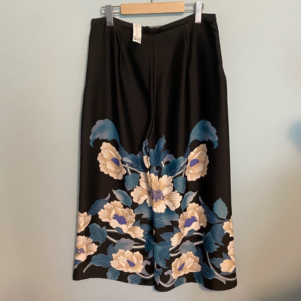 ZARA Capri printed pants